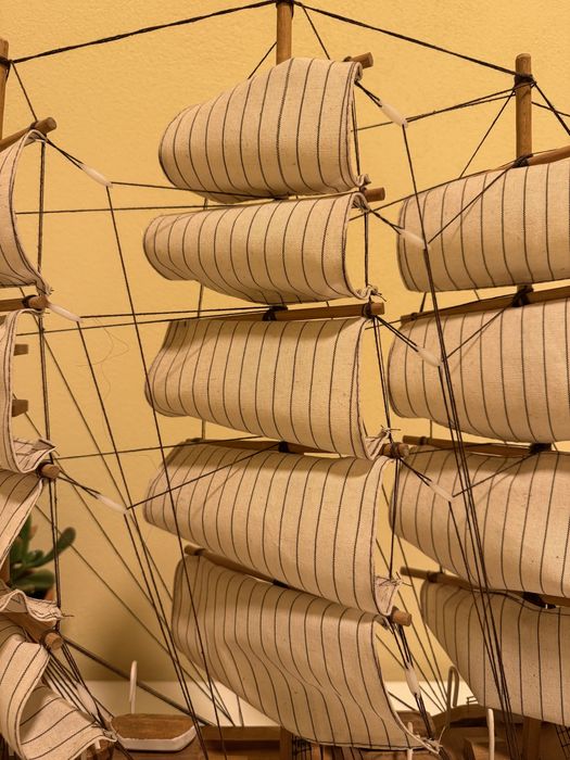 Decor corabie confectionata manual din lemn