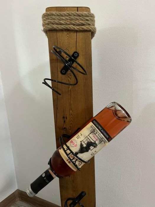 Стойка за вино