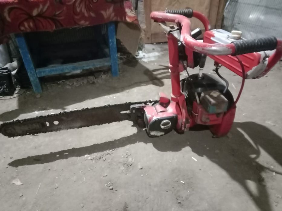 Продам,Бензопила Урал