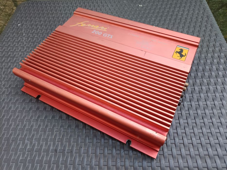 Statie Ferrari amplificator subwoofer audio bass masina mono