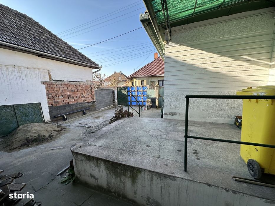 Casa 4 camere, la Roșu Interior