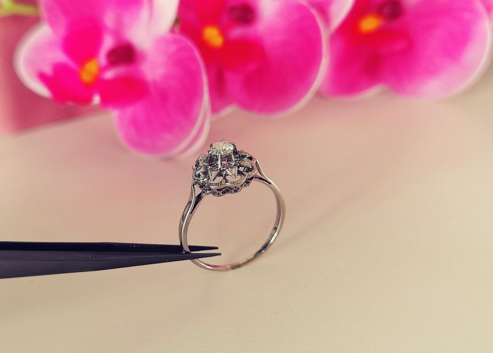 Inel vintage superb din aur de 18K și un diamant de 0.27 ct cu certifi