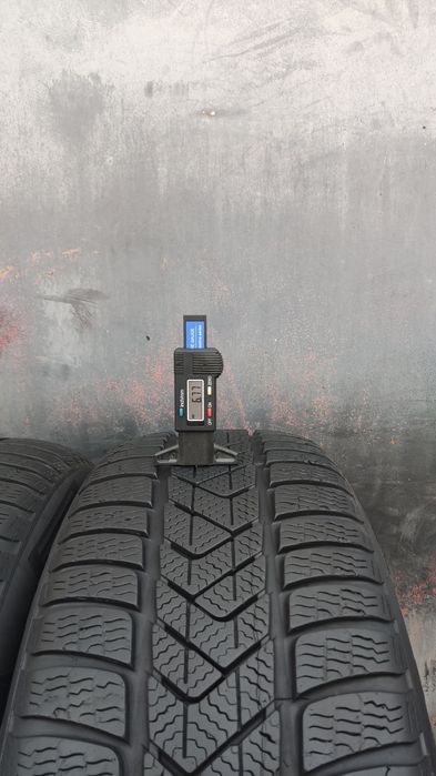 2бр. зимни гуми 225/55/17 Pirelli Sotto Zero 3, Runflat, dot22
dot21
