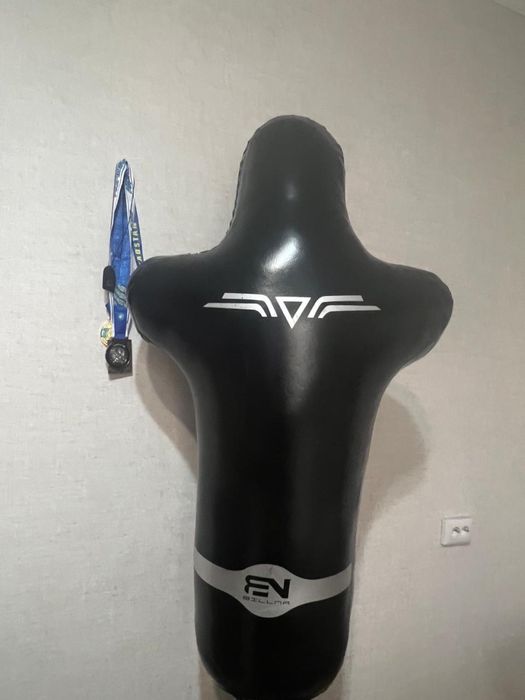 Продам боксерскую грушу напольную