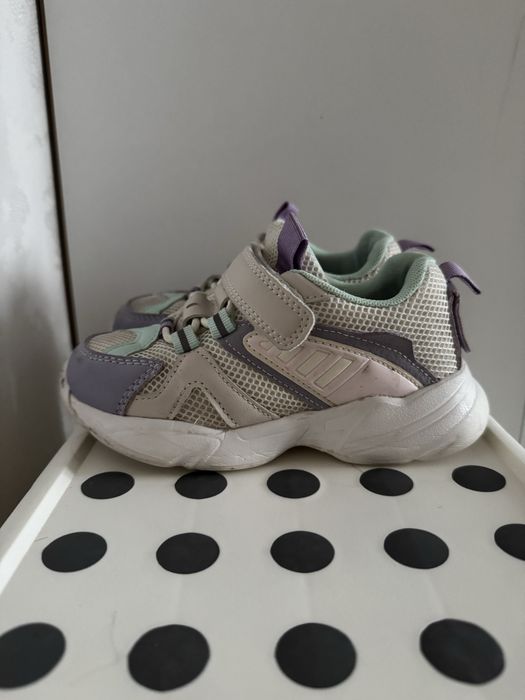 Продам кроссовки р 27-28