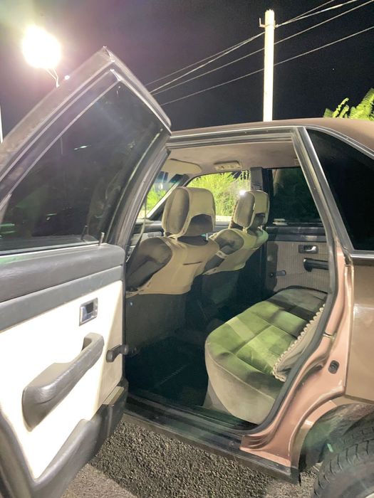 Срочно  продам ауди 100