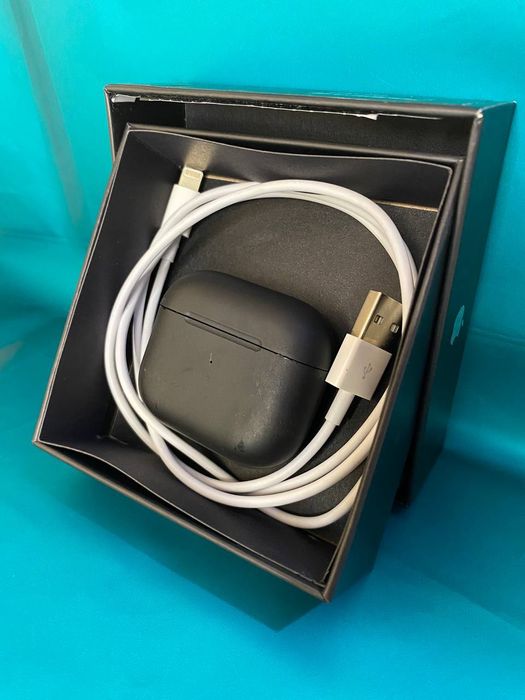 Наушник AirPods MagSafe Charging Case