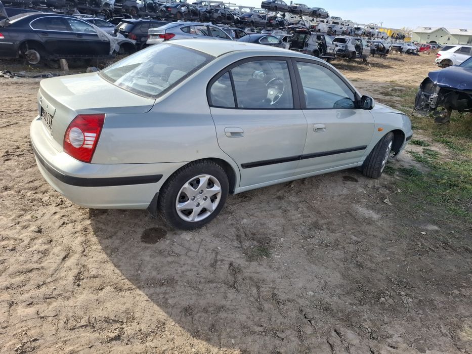 Dezmembrez Hyundai Elantra 1.6i /bara fata hyundai elantra/faruri elan