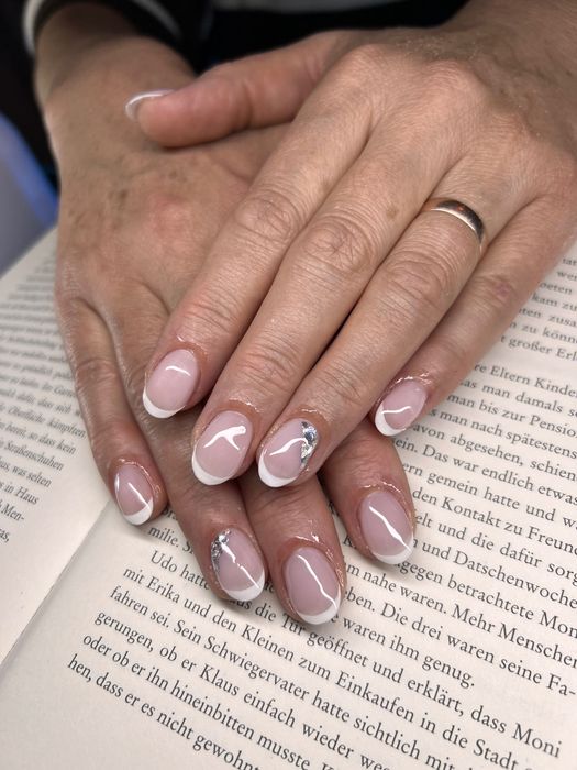 Unghii cu gel/semi CORABIA