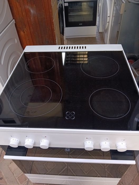 Свободно стояща печка с керамичен плот Gram 2 години гаранция!