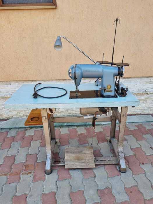 Mașina cusut SINGER electrica