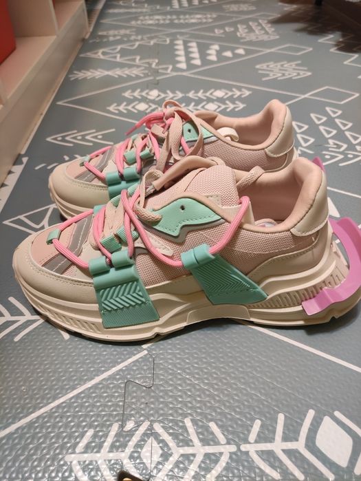 Продавам маратонки