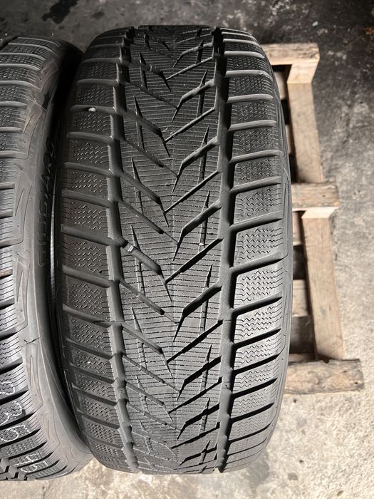 2 anvelope iarna ca NOI 235/45/19 , Vredestein , 7.5 mm