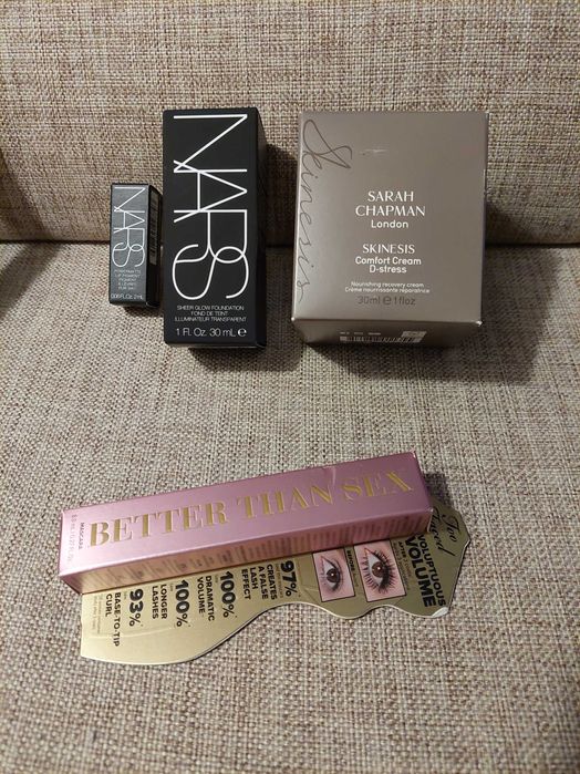 Фон дьо тен NARS, крем Sarah Chapman, спирала Better than sex