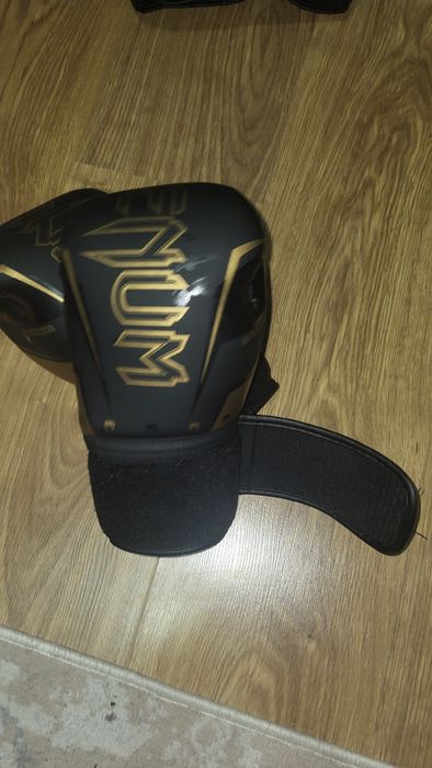 Боксерские перчатки