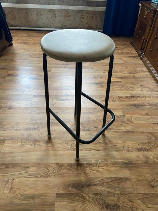 Продам два бурных стула