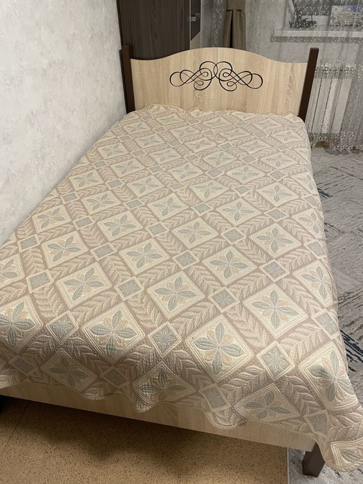 Продам кровать с матрасом 1,5 спальную