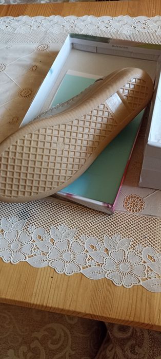 Дамски обувки чисто нови