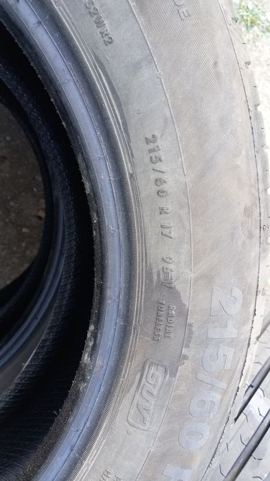 Vând cauciucuri în stare perfectă de rulaj