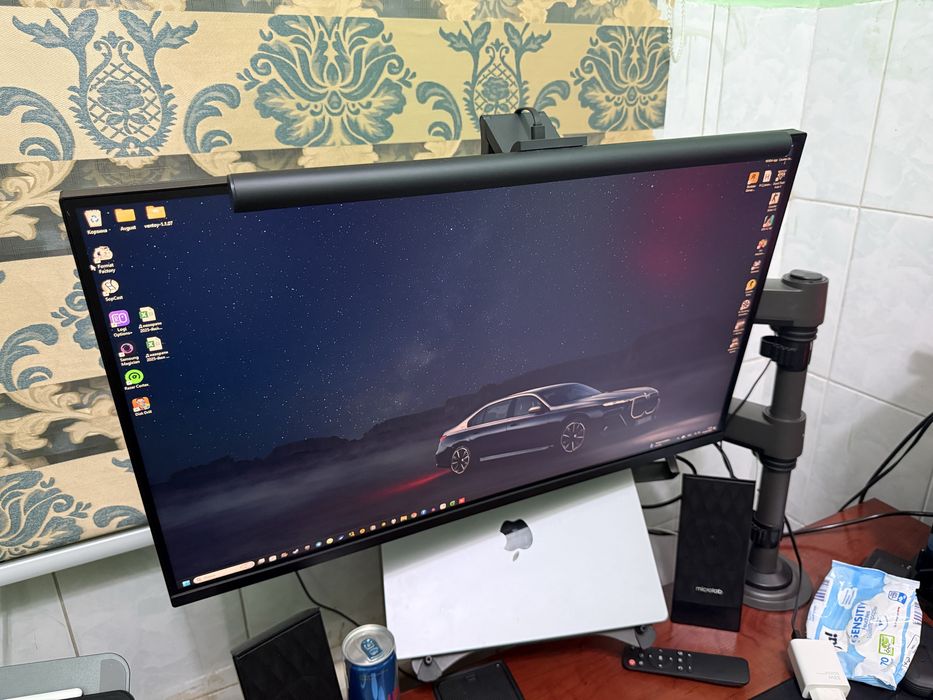 Monitor va kompyuter blok