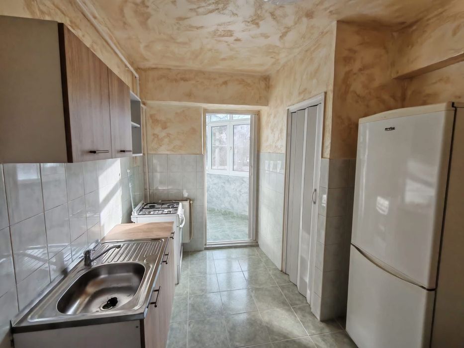Inchiriez apartament cu 2 camere in Bacau, zona Mioritei