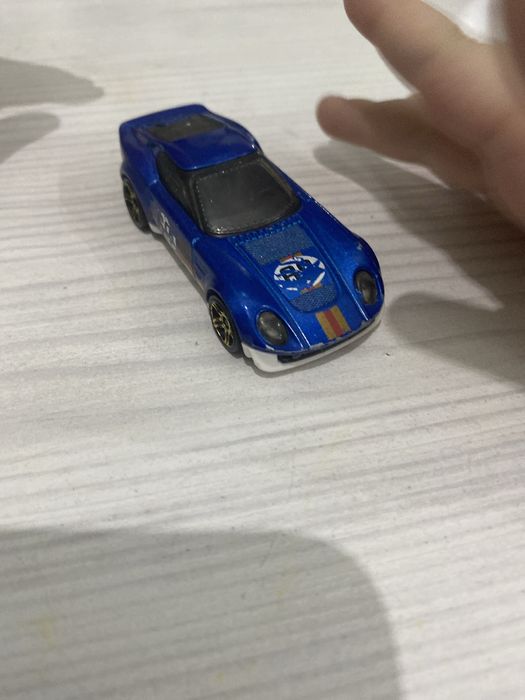 Машина от Hot Wheels