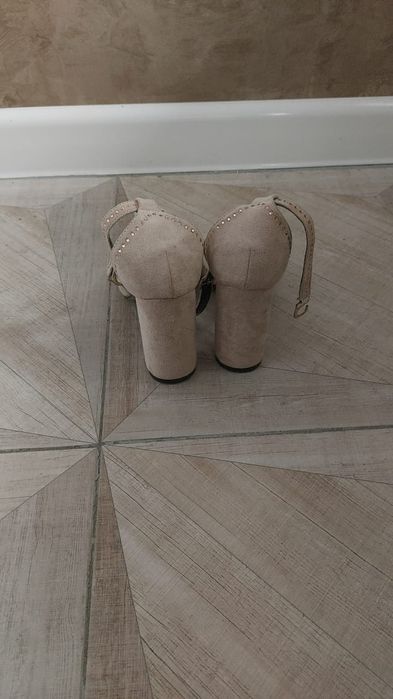 Босоножки сатылады