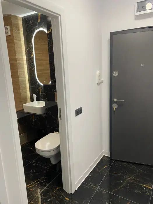 Ap cu o cameră Aluminei Rogerius, D-uri