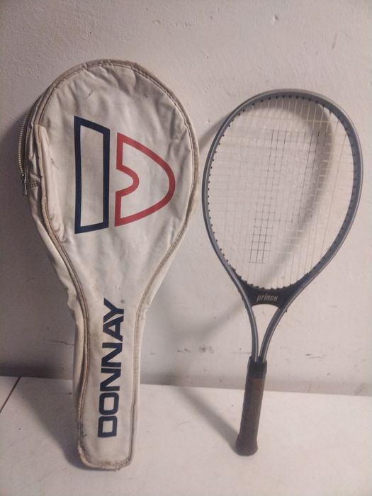 Тенис ракета PRINCE
Комплект с кожен калъф за съхраните.