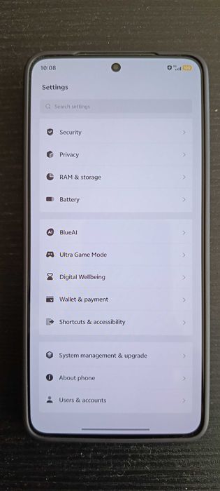 Продавам геймърски смартфон iQOO 13, черен (Alpha), 16GB/256GB, като нов с гаранция, бяло зарядно и USB-A - USB-Type C кабел