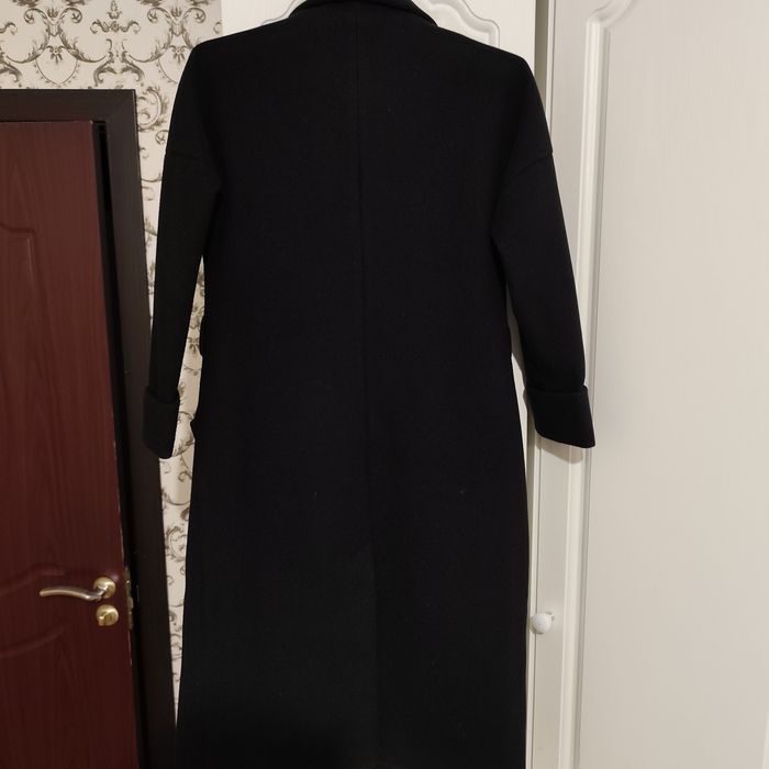 чёрное женское пальто