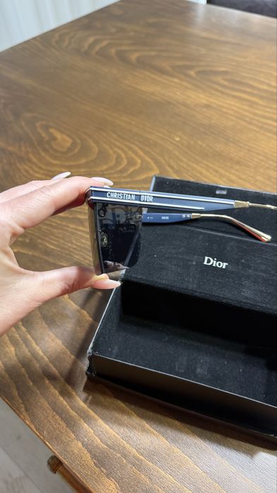 Vand ochelari de soare