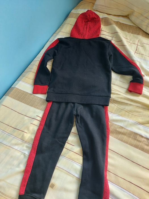 Детски анцуг-25лв.