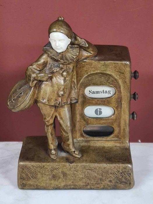Sculptura din bronz patinat, calendar ajustabil, semnata, Peter