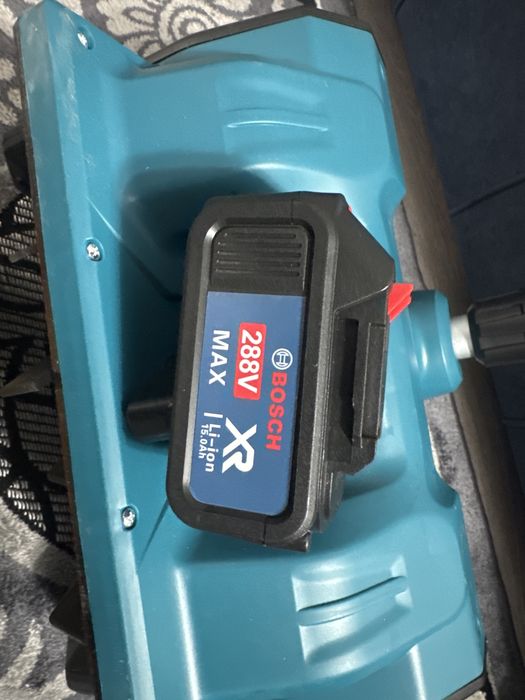 Снегоуборщик для чистки снега