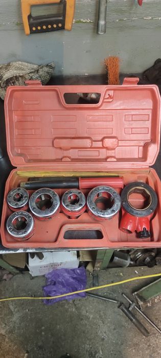 Продам набор для нарезки резьбы