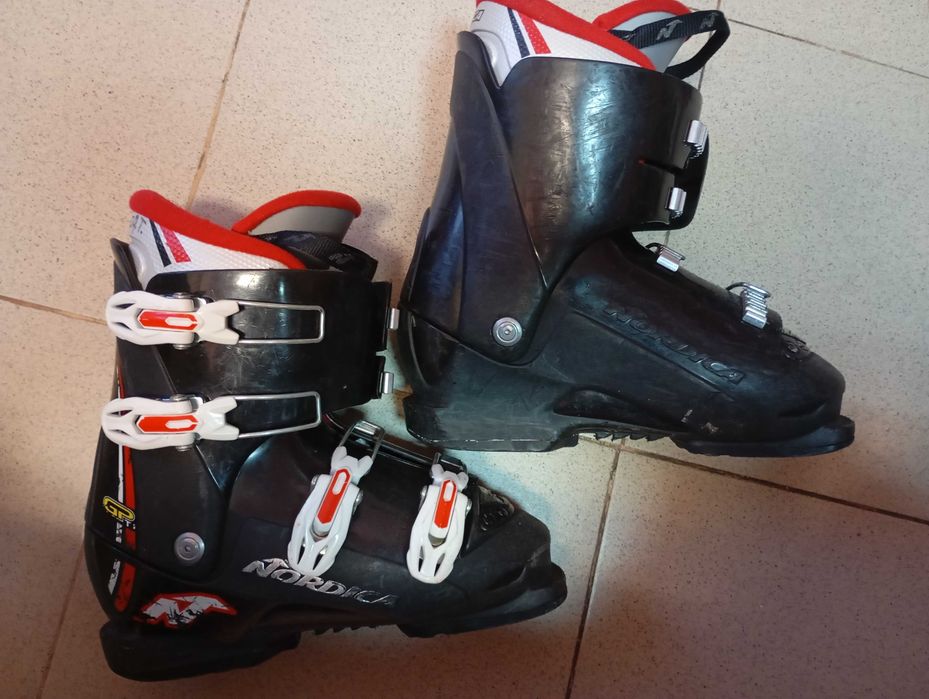 Ски обувки 38- 38.5размер + каска S размер-35 лв