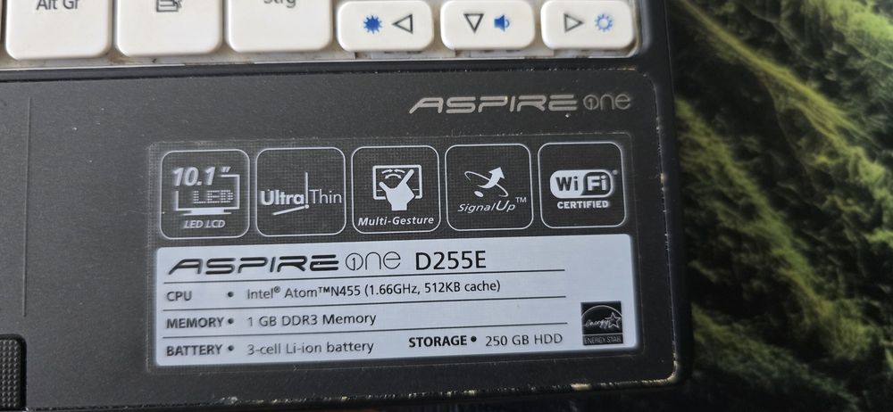 Acer Aspire One AOD255E – Windows 7 Starter, Intel Atom N455, 2GB RAM, 250GB HDD