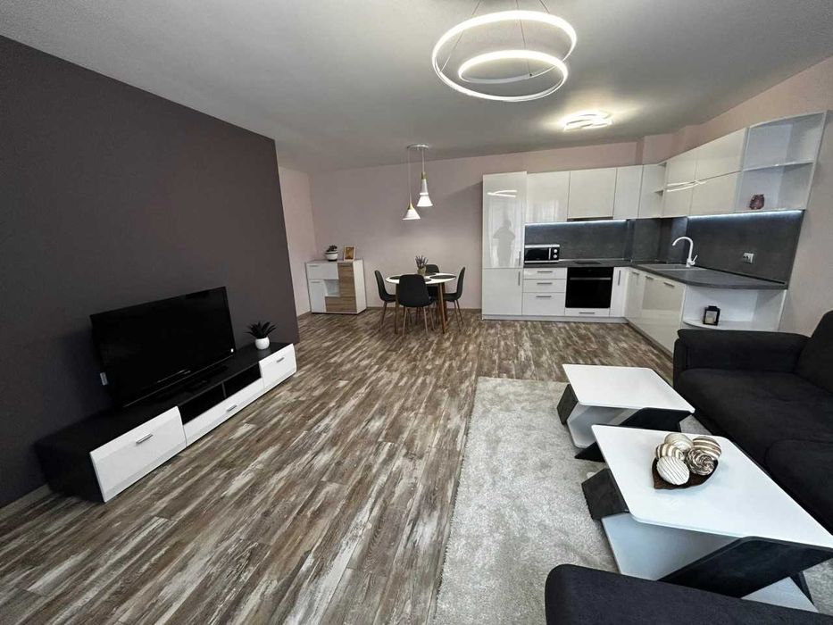 Тристаен Апартамент в Тракия