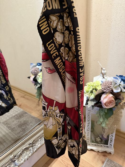 Шалче Love Moschino