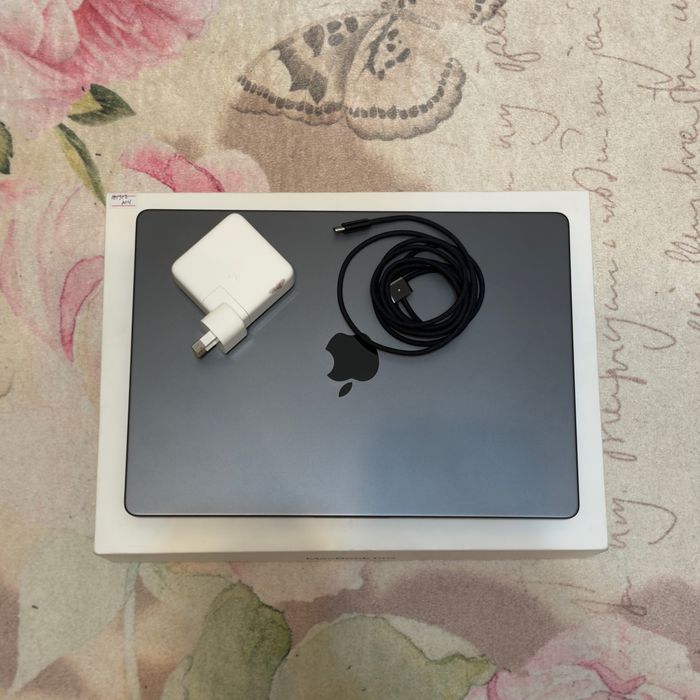 Macbook Pro M4 16/512 batarey 100%