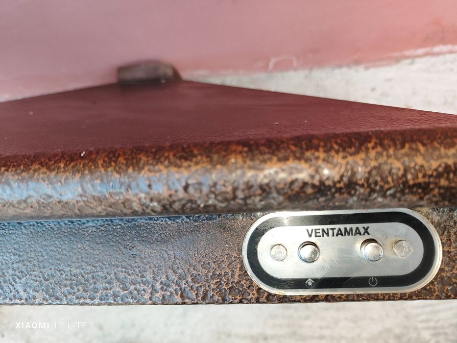 Вытяжка для кухни коричневая Б/У  рабочий состояни  Азгина  келиштирам