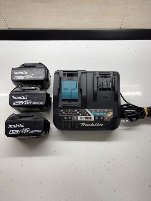 Incarcator makita 18v si 12v +baterii