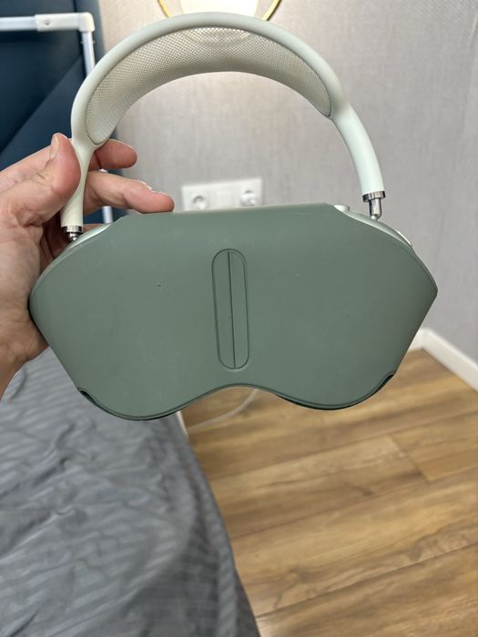 Продам AirPods Max