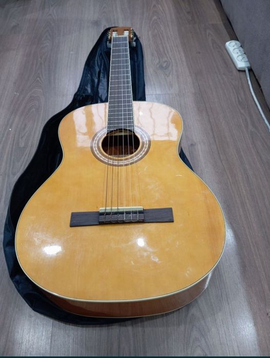 Гитара акустическая