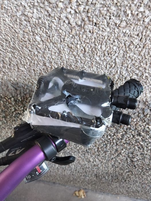 2 шлема и педали