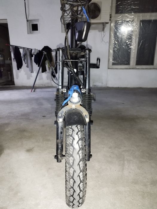 Drongo skuteri sotiladi