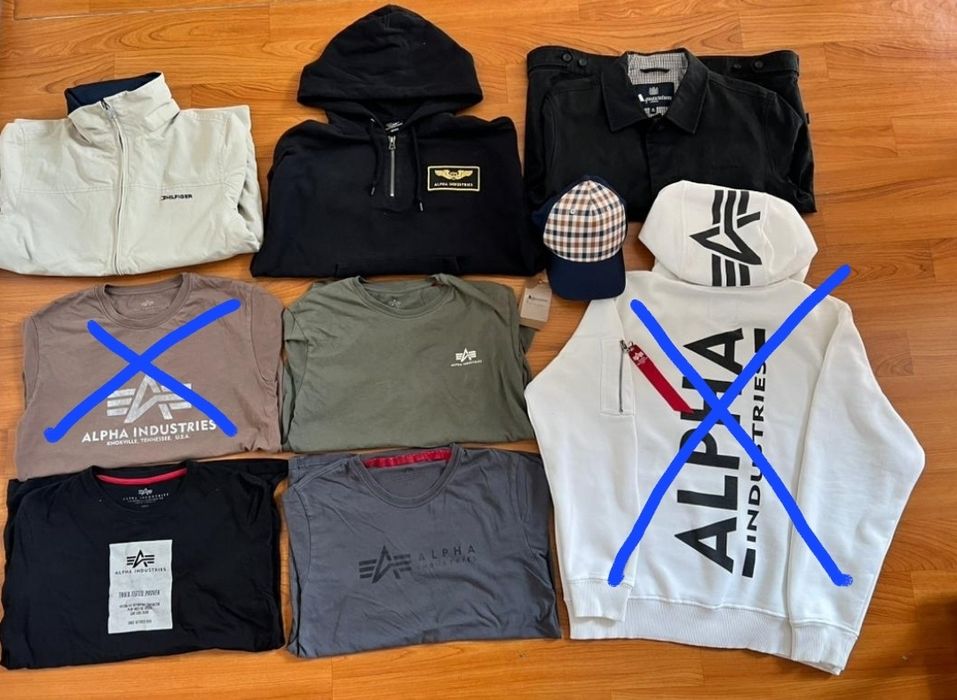 Много вещей от разных брендов casuals