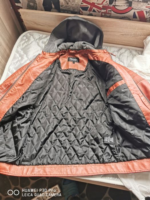 Яке с качулка от изкуствена кожа