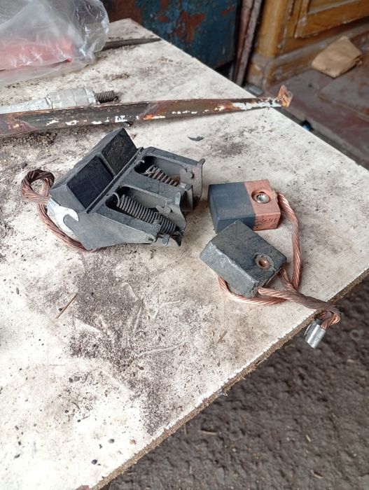 Продам меднографитывые щетки